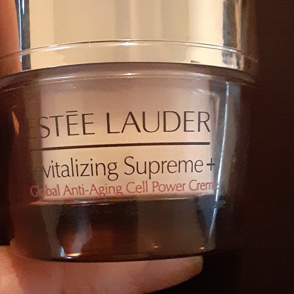 Ester Lauder Revitalizing Supreme +